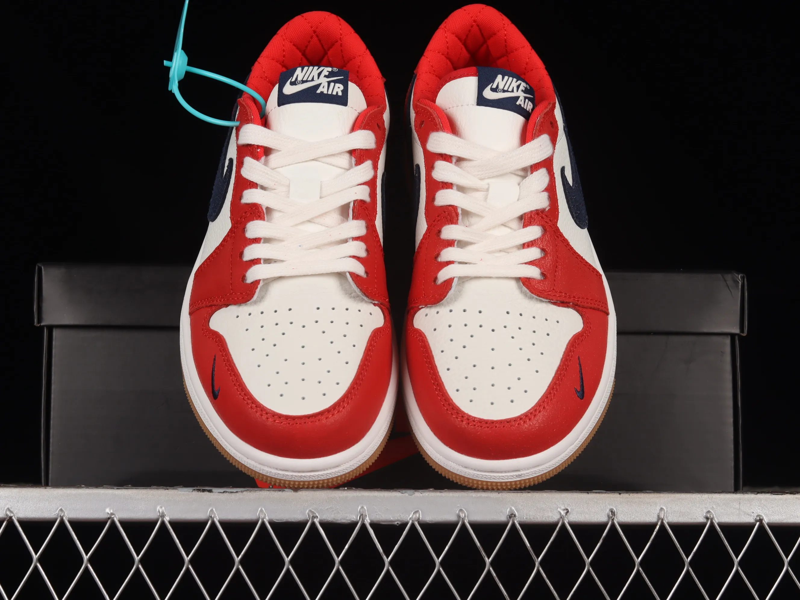 All categories Air Jordan Jordan series basketball shoes Air Jordan 1 Low Z version Air Jordan 1 Low OG "Shattered Backboard" AJ1 Joe 1 customized version white buckle shredded low-top basketball shoes CZ0790-100